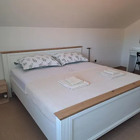 Val Apartment Vir